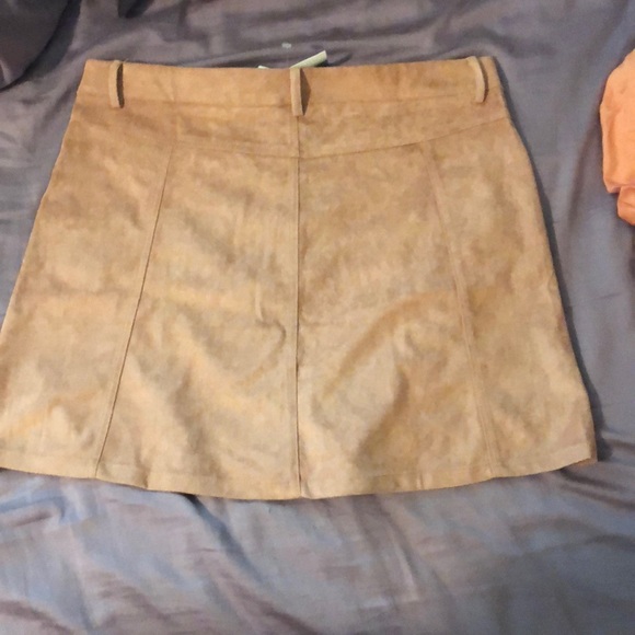 Faux suede snap mini skirt. Blush pink. - Picture 2 of 2